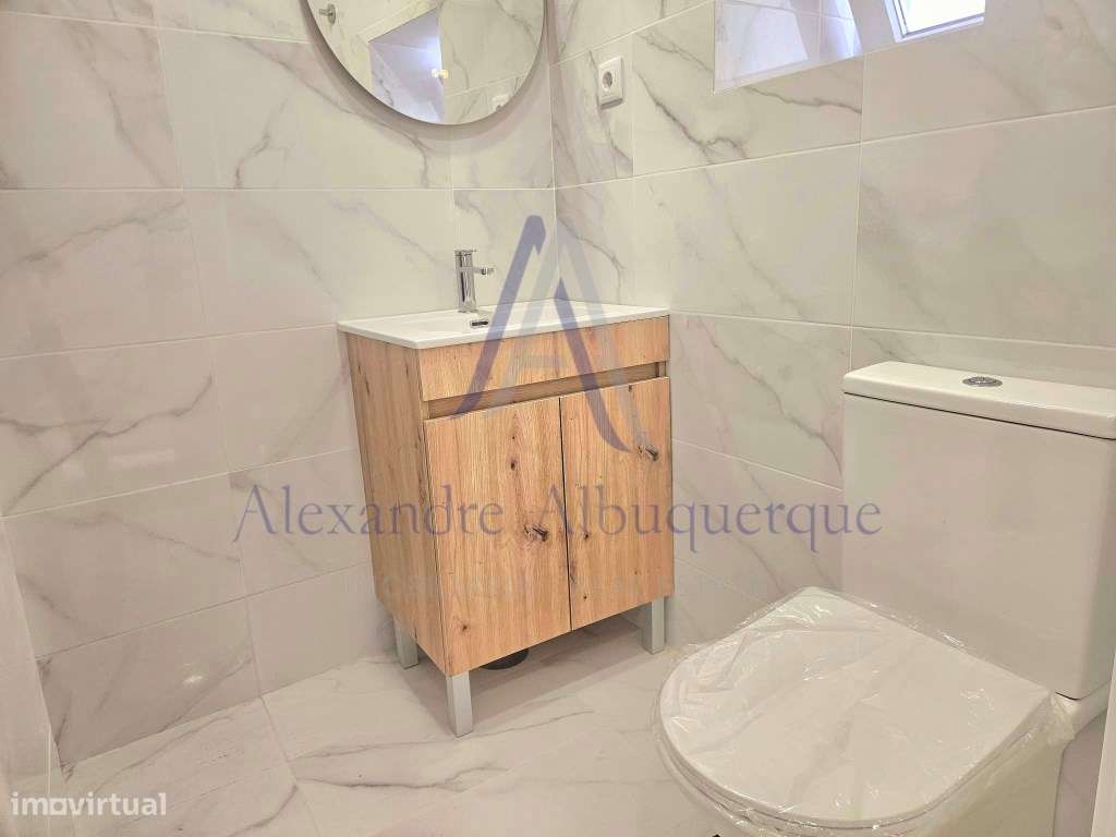 Apartamento T2 totalmente remodelado no coração de Sesimbra-7