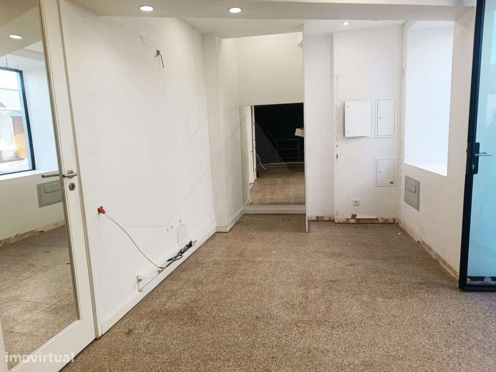 Loja para Arrendamento no Centro Histórico de Braga - Com Cave e Ex... - Grande imagem: 5/16