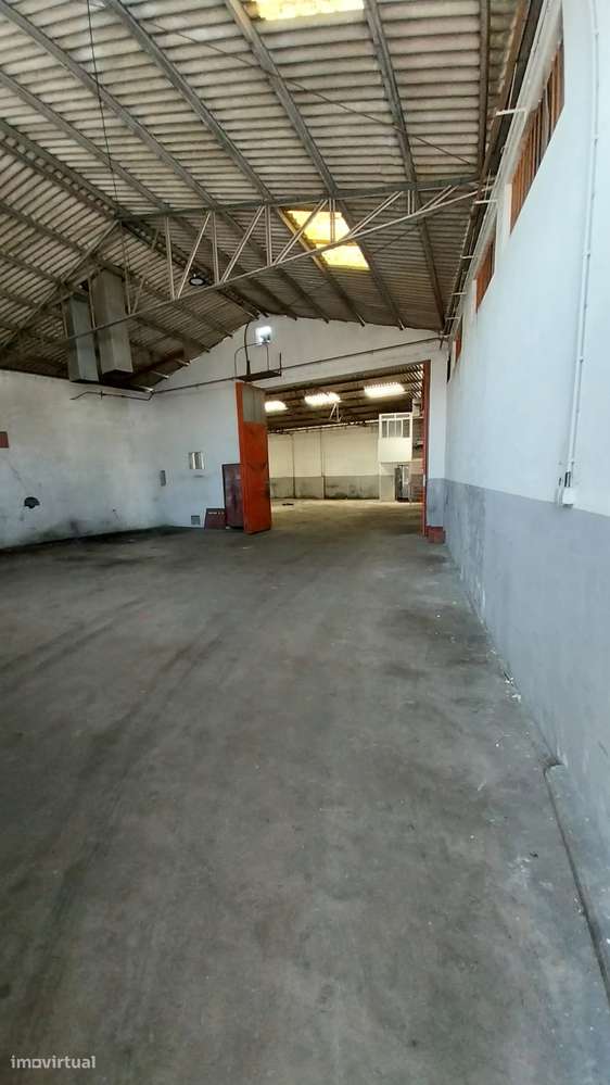 Edifício industrial  com 2000 m2 em Sandim-5