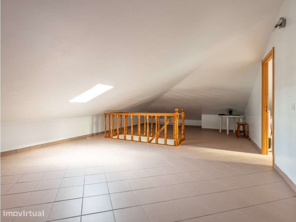 Apartamento T3 com sótão, em Coimbra-8