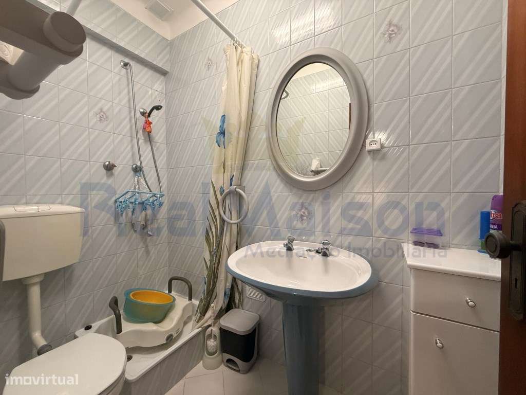 Vende-se Fantástico T3 no centro de Mem Martins-15