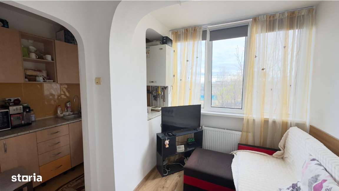 Vanzare garsoniera mobilata etaj intermediar, zona Noua-4