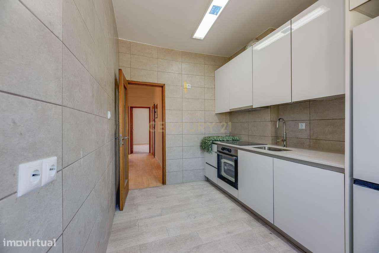 Apartamento T2 Renovado  na venda Nova -  Amadora-0
