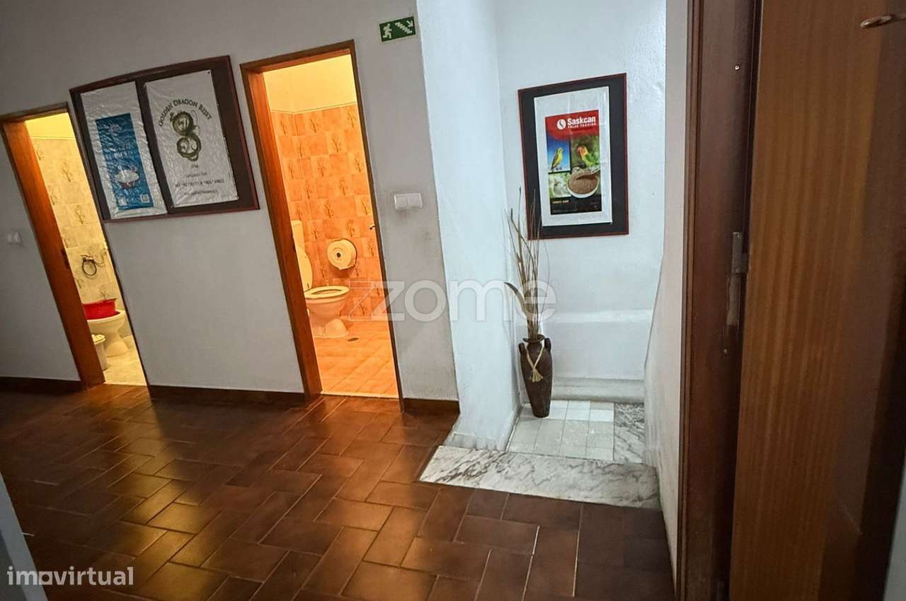 Armazém com 600 m² – 2 Pisos, Escritórios e Excelentes Acessos-24