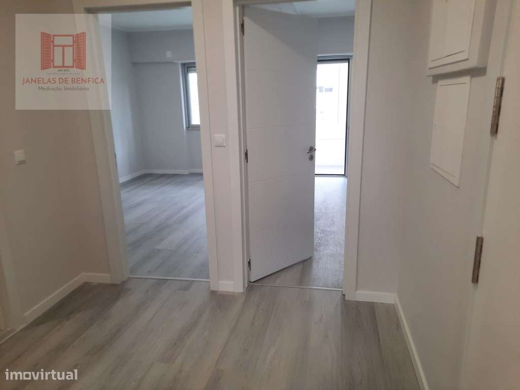 T2 Totalmente Remodelado, cozinha equipada- Benfica-5