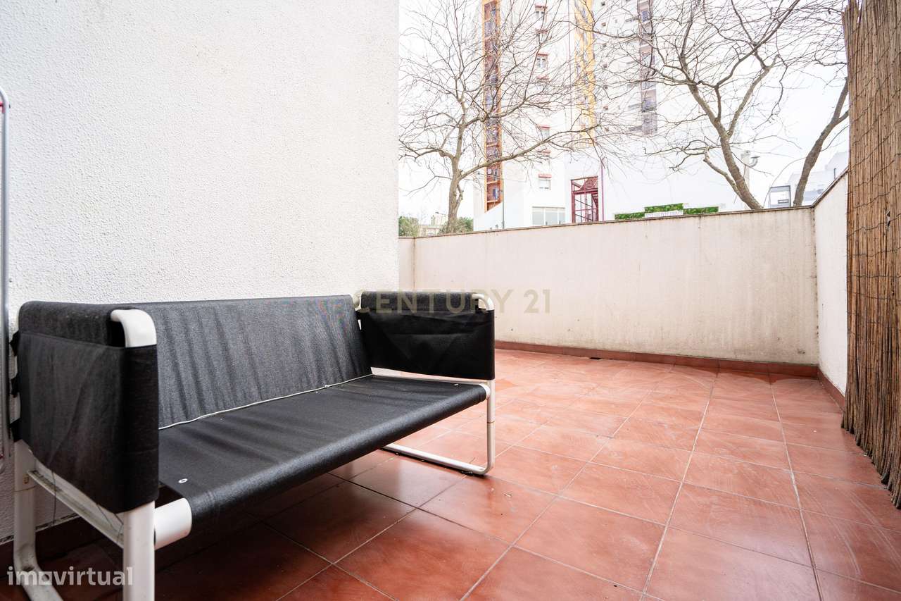 T3 com espaço exterior em Marvila – Excelente oportunidade em zona em-16