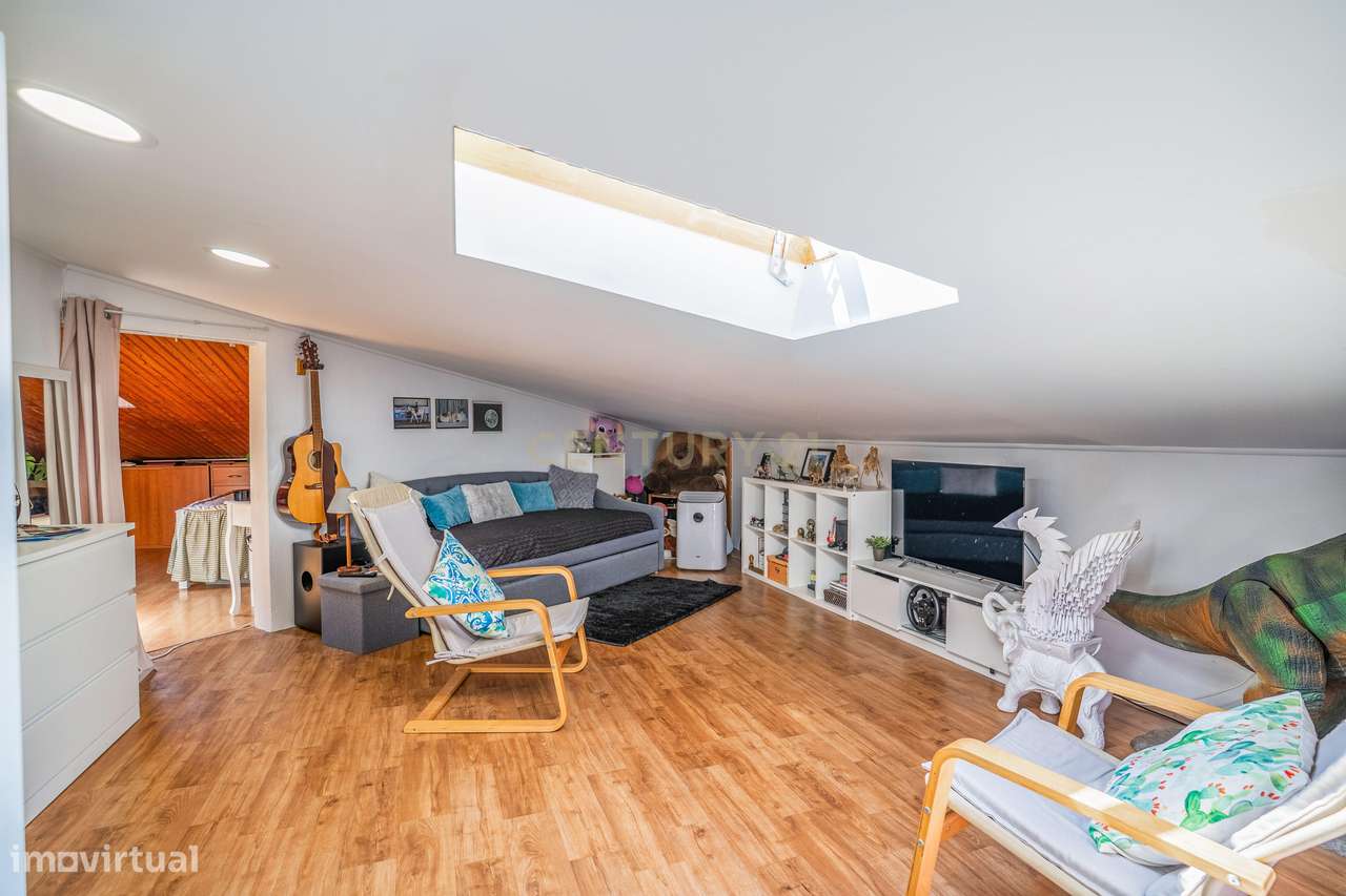 Apartamento Duplex T3+2 com Garagem Box-26