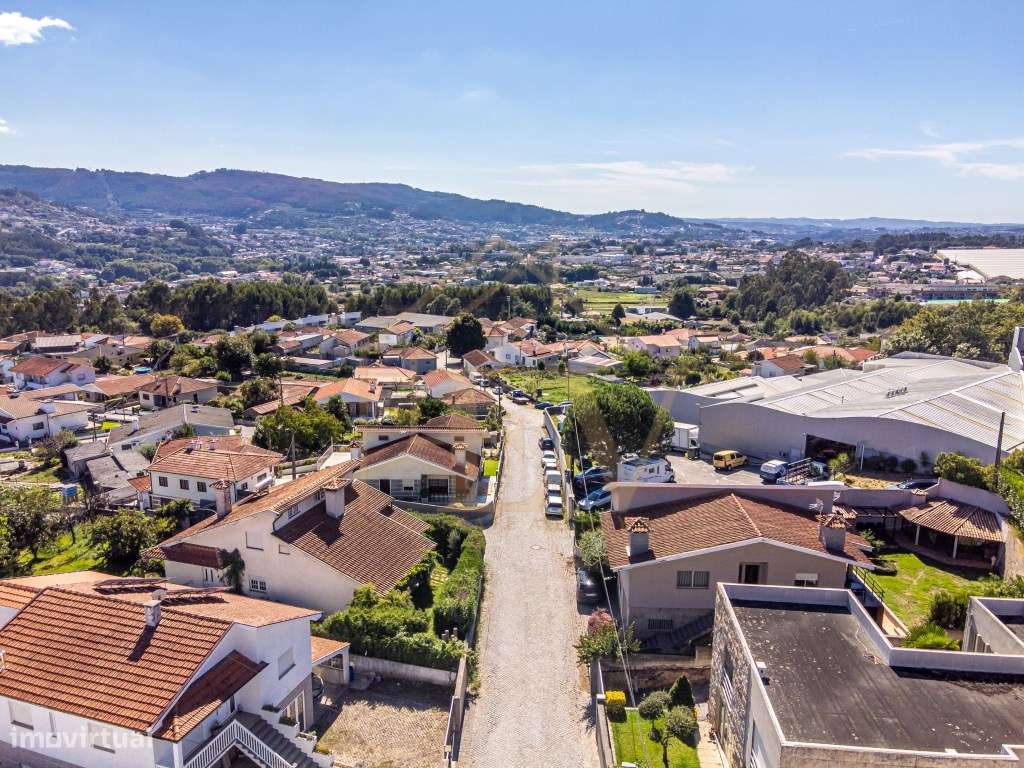 Moradia Individual T3 Renovada | Lordelo, Guimarães-32