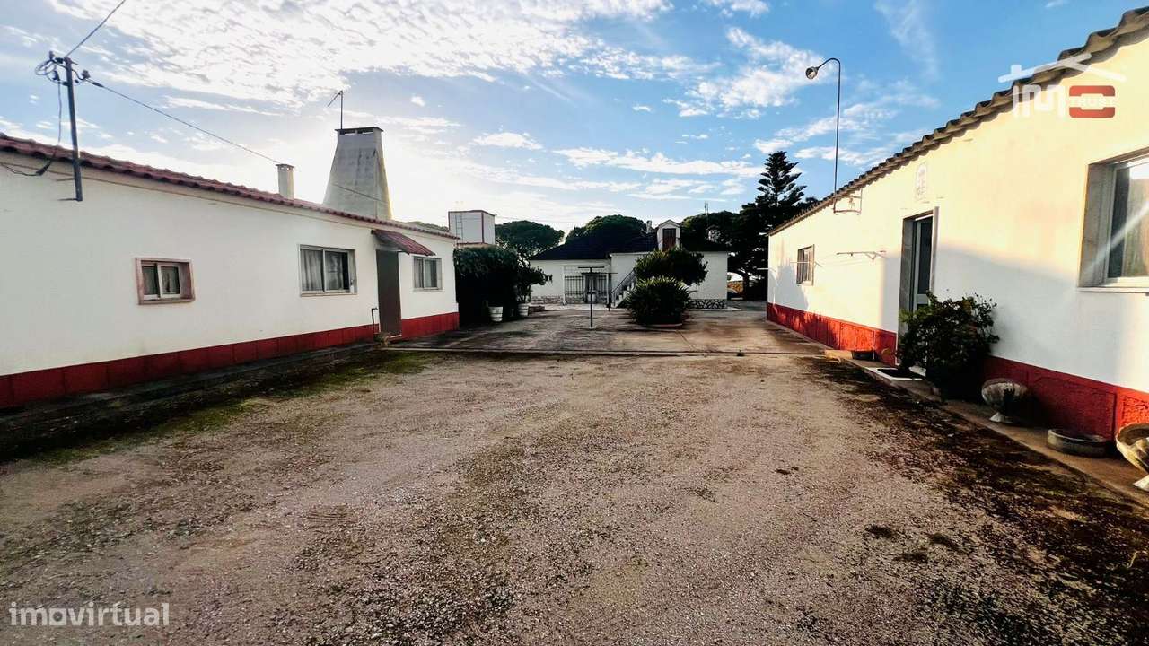 Fantástica Quinta Rústica no Poceirão: Charme, Espaço e Natureza em... - Grande imagem: 1/40