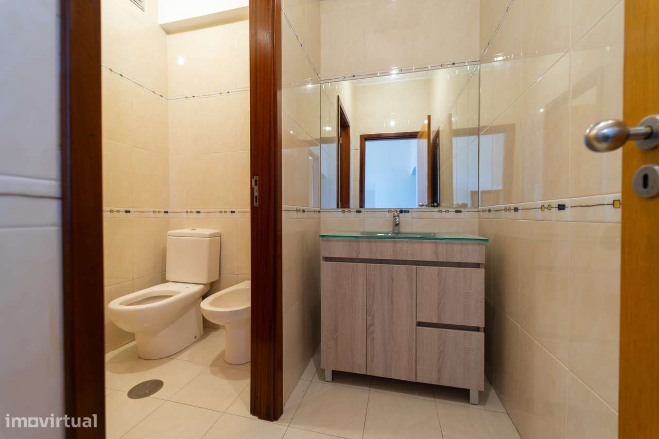 T5 Penthouse na Av Fernão Magalhães - Centro do Porto com Terraço-26