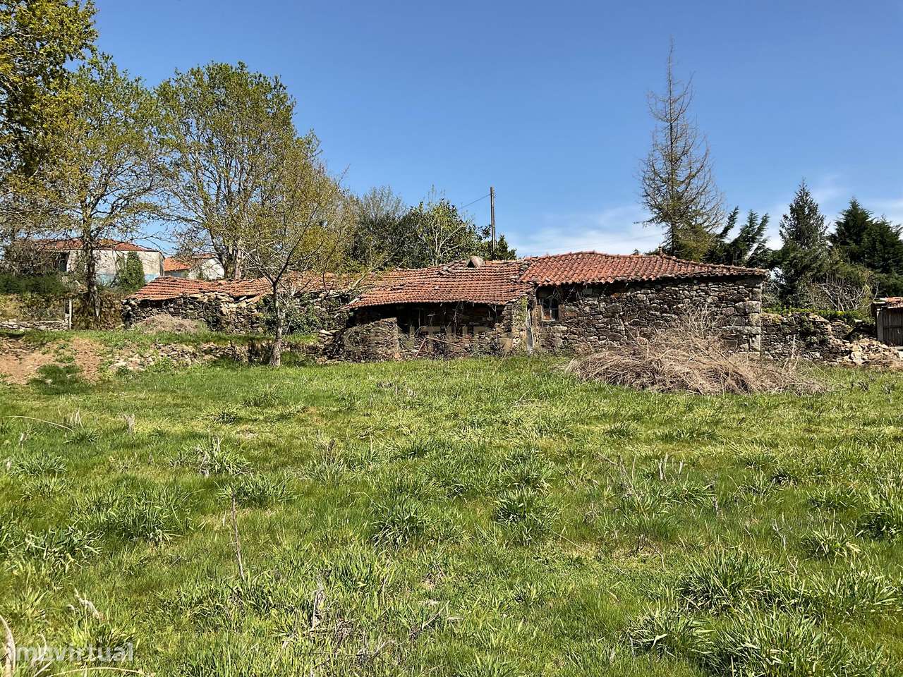 Moradia para recuperar em Paredes de Coura (Romarigães) - Grande imagem: 4/28