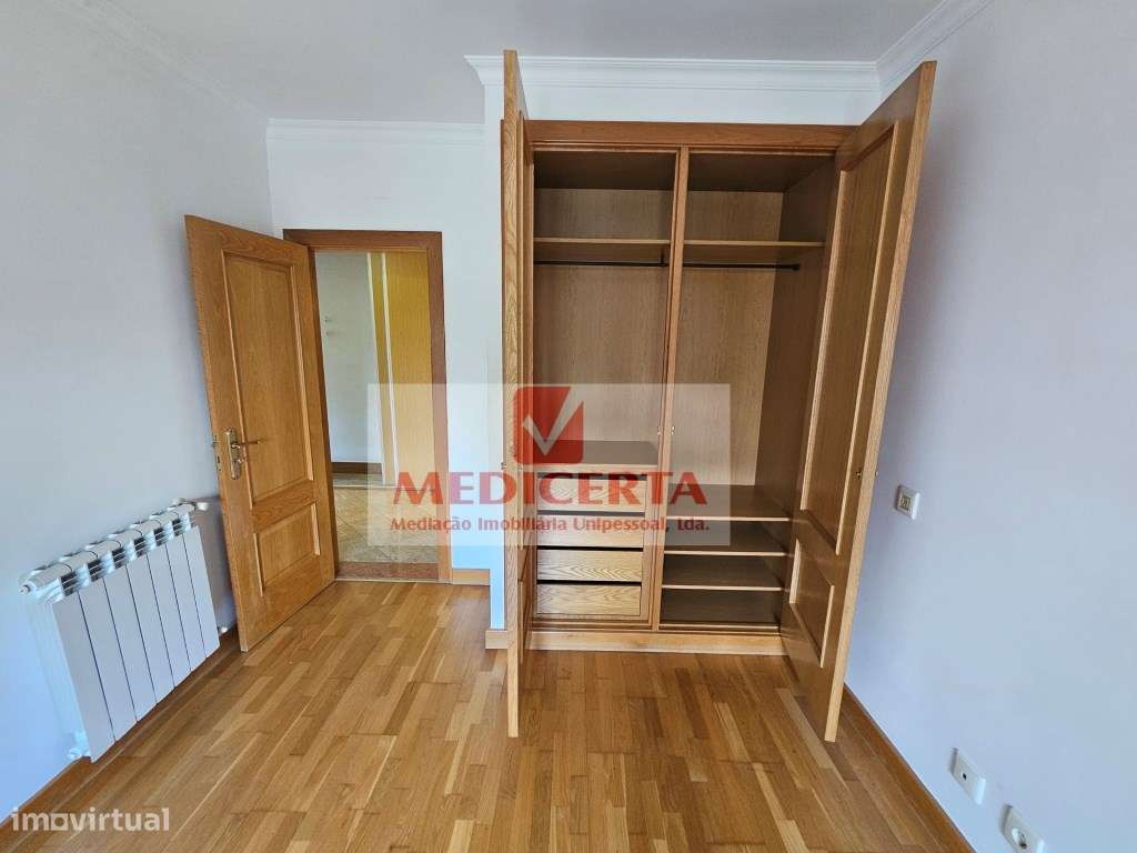 Amadora (Casas do Lago) T4 (2 Parqueamentos + Arrecadação)-14