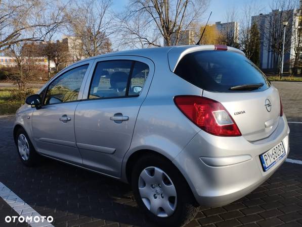 Opel Corsa 1.2 16V Cosmo - 4