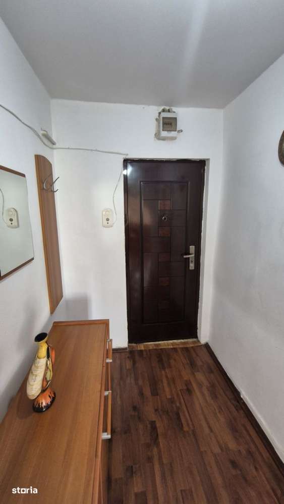 Vanzare apartament 3 camere, et. 2, in Rovinari, str. Plopilor-6