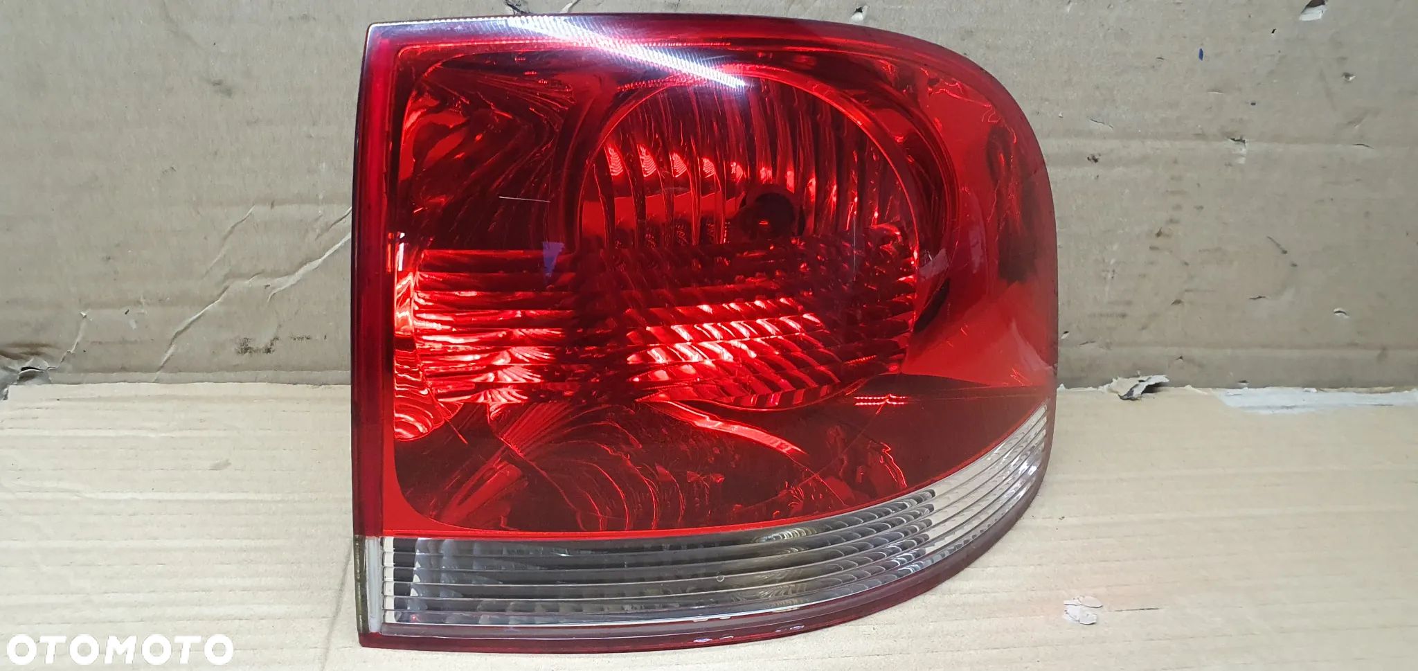 Lampa prawy tył tylna prawa VW Touareg 7L - 1