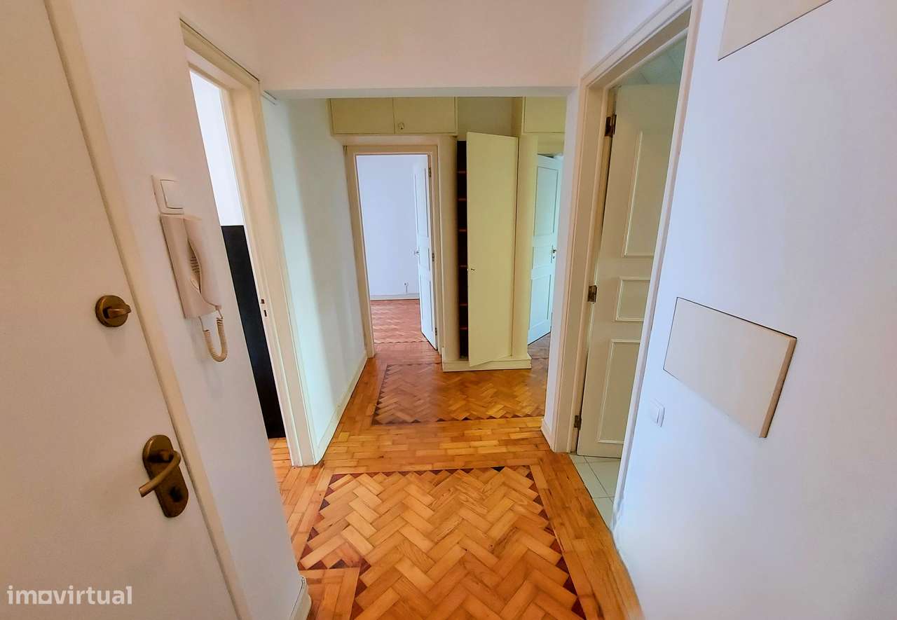 Estrada Luz/Torres de Lisboa;  equipado;  roupeiros;  Parque Verde - Grande imagem: 5/54