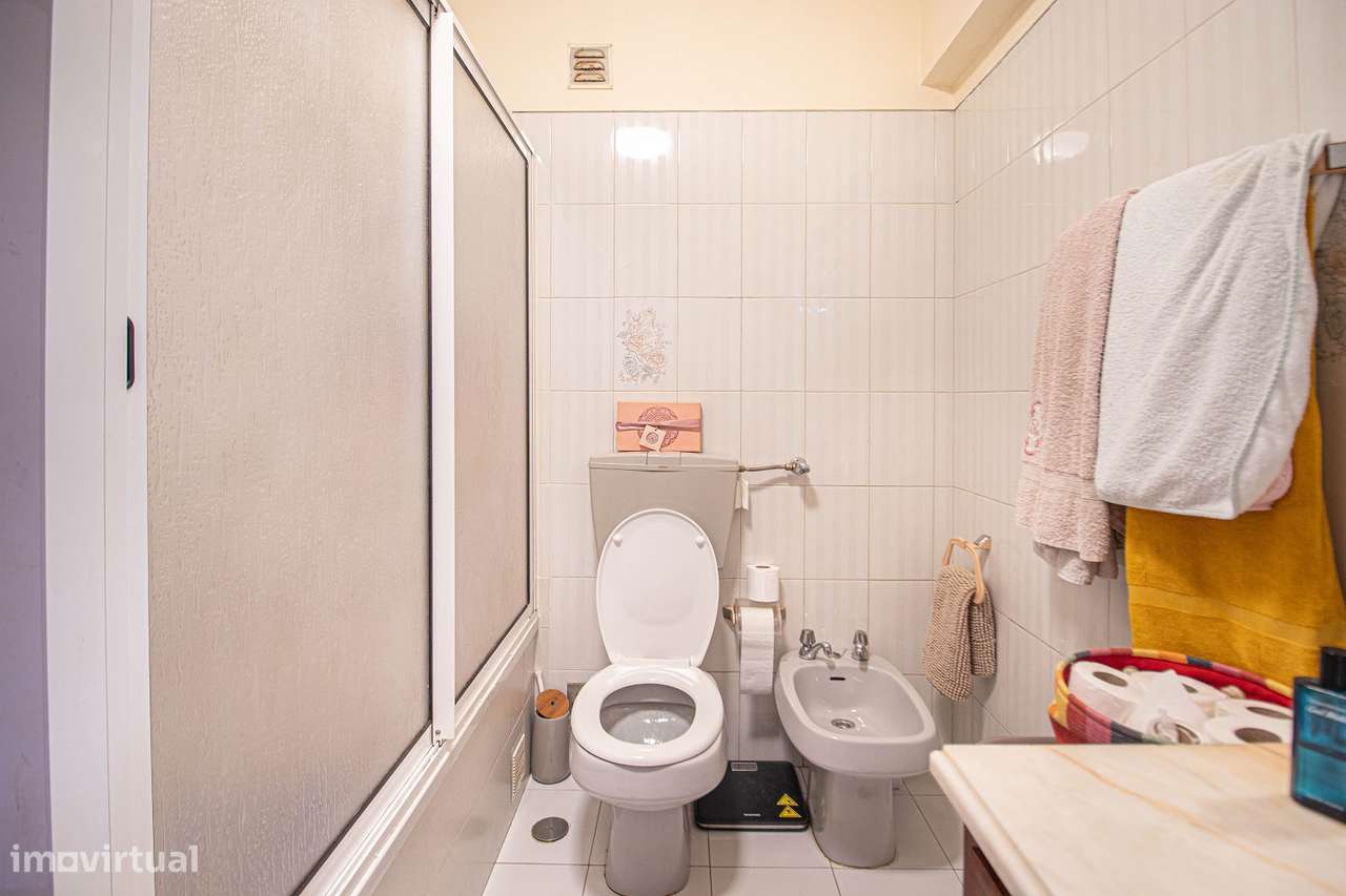 Apartamento T3 com garagem em Carnaxide-11