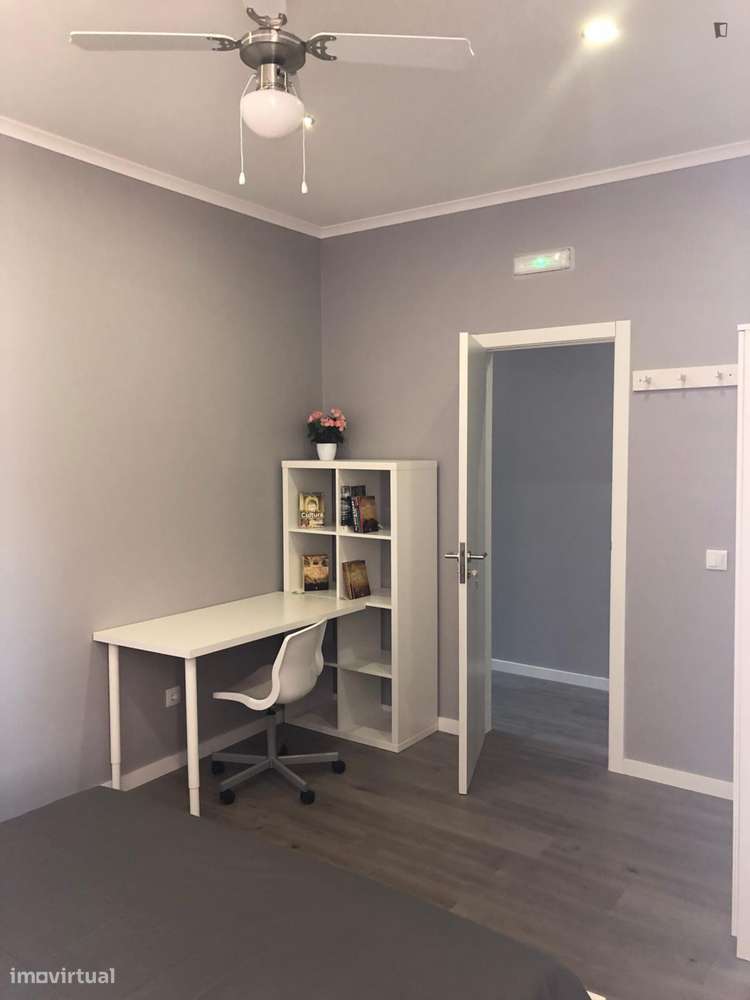 Quarto - localizado em São Sebastião Lisbon - Grande imagem: 5/13