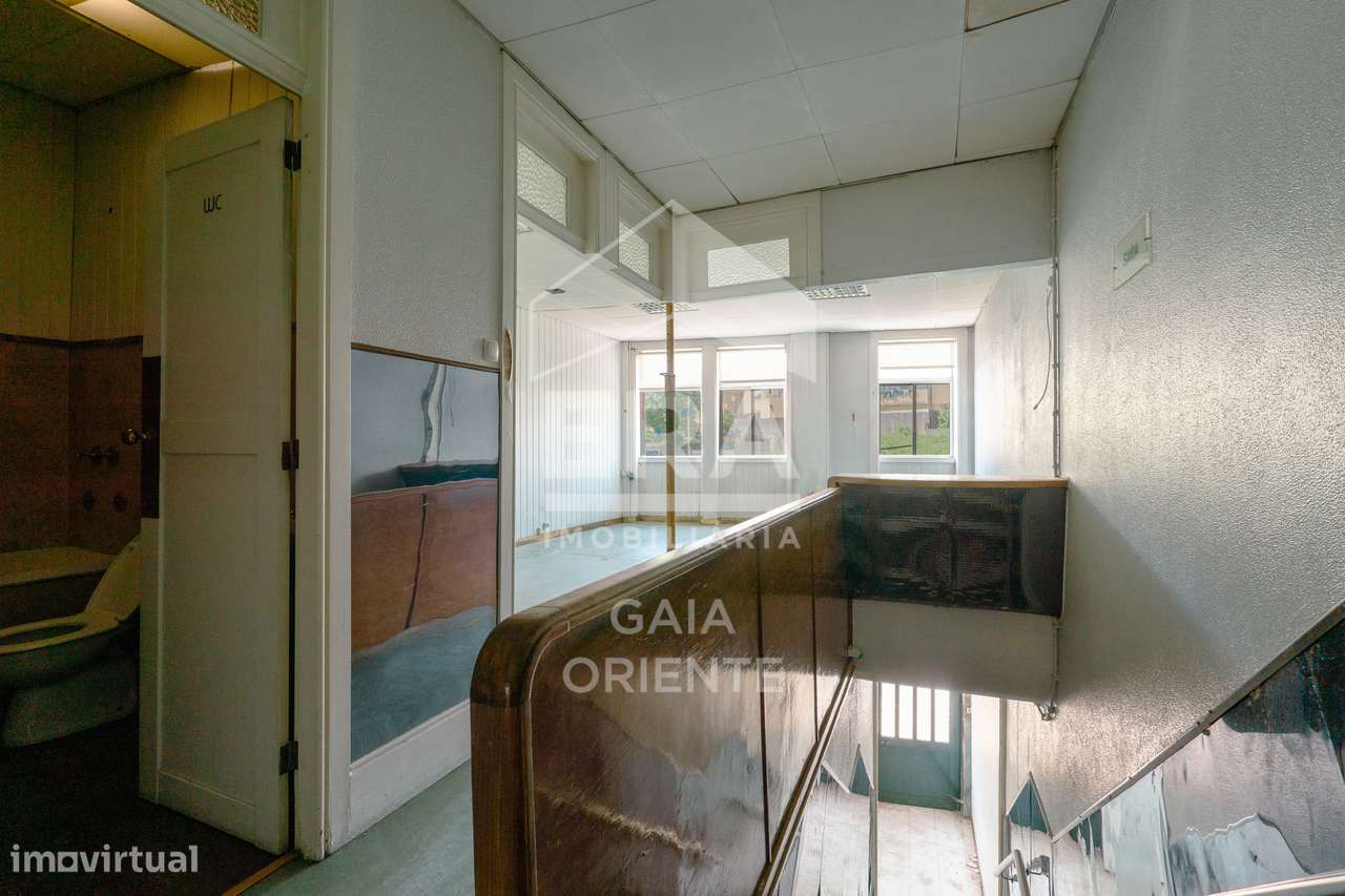 Moradia T5 com comércio no centro dos Carvalhos-18