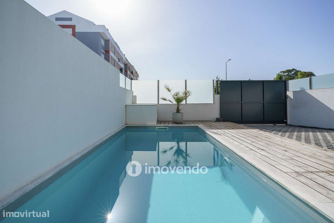 Moradia T3+1 moderna, com piscina e garagem, na Caparica-36