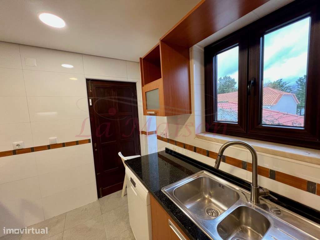 Moradia V4 Duplex no Centro de Loures-34