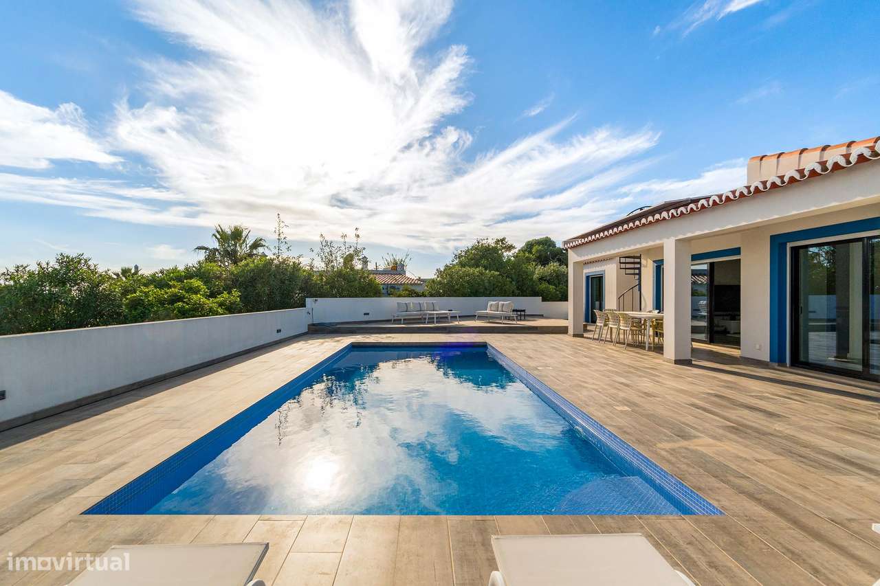 Deslumbrante moradia com piscina, terraço e vista mar-38