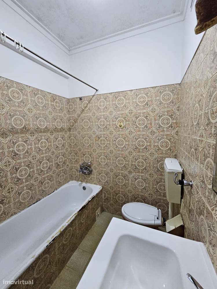 T2 na Amadora – Oportunidade para Remodelação Total - Grande imagem: 4/12