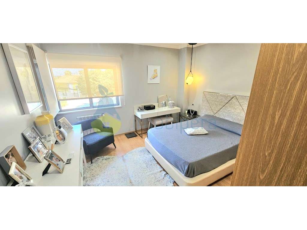 Moradia T4 com 260m2 de área e cave de 95m2, localizada no Monte da...-50