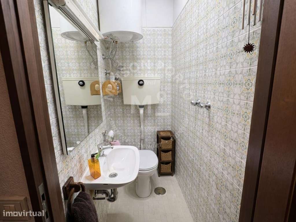 Apartamento T2 com Varanda e Garagem próximo ao Estádio do Boavista...-6