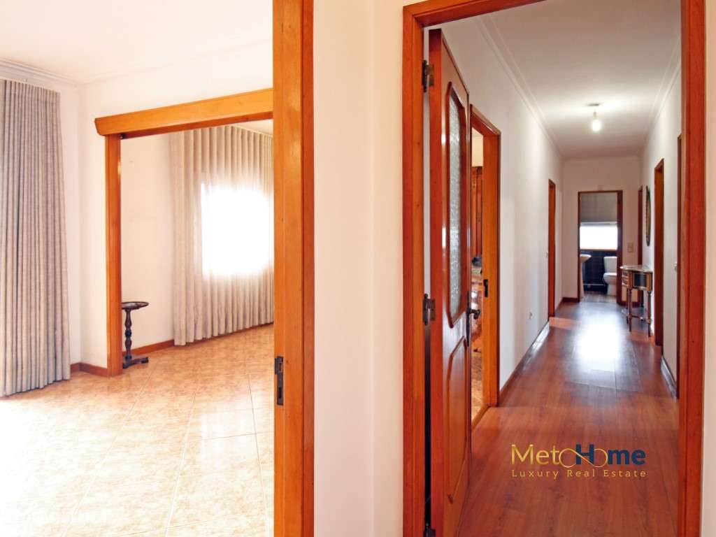 Moradia de 4 frentes em Perosinho-5