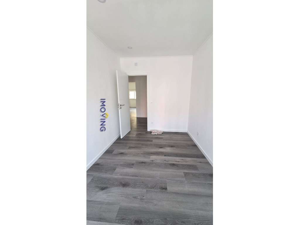 Apartamento T2 totalmente remodelado na Baixa da Banheira-9