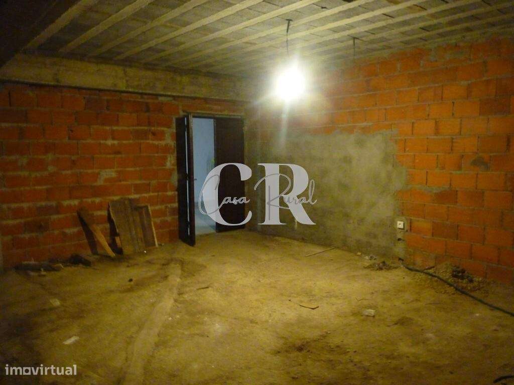 Fantástica moradia T3 com garagem e terreno generoso em Vila Facaia –-54