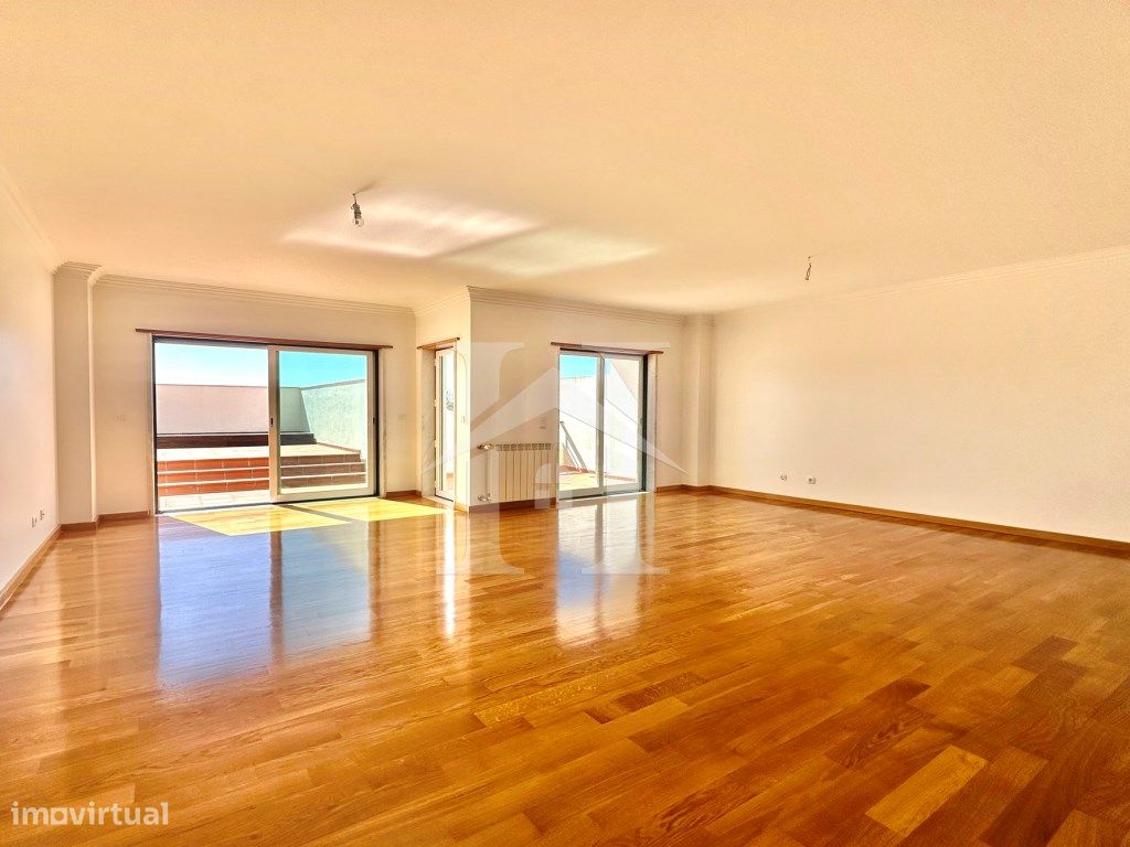 Apartamento T3 em Oeiras com vista mar