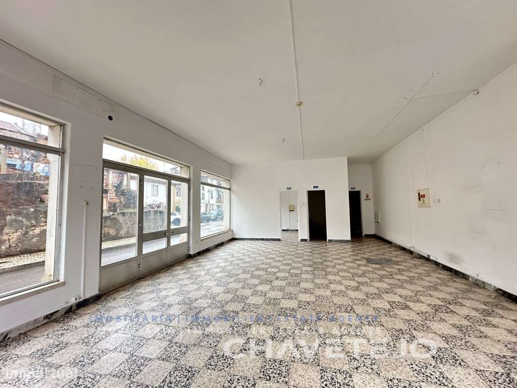 Loja com 78 m2 e boas montras perto de serviços e transportes públi... - Grande imagem: 3/7