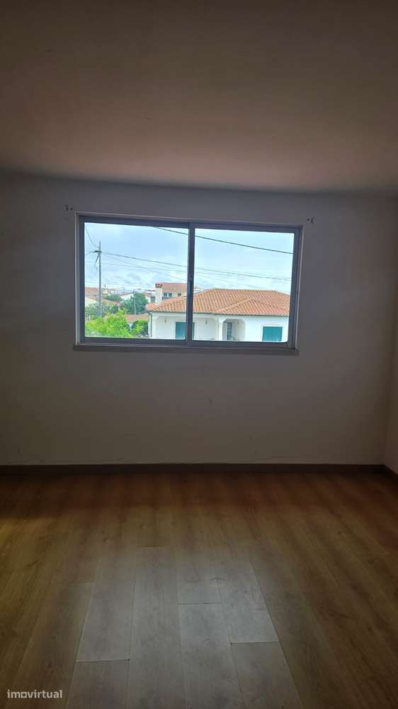 Moradia térrea T4, habitável, sem licença - M. Grande-10