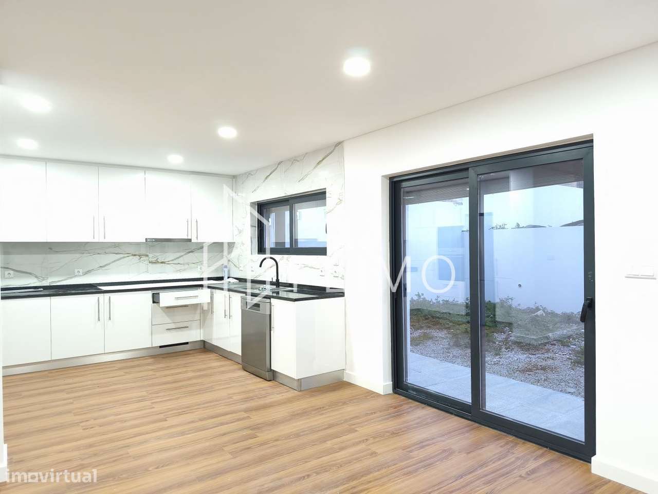 Moradia T3 geminada Nova-17