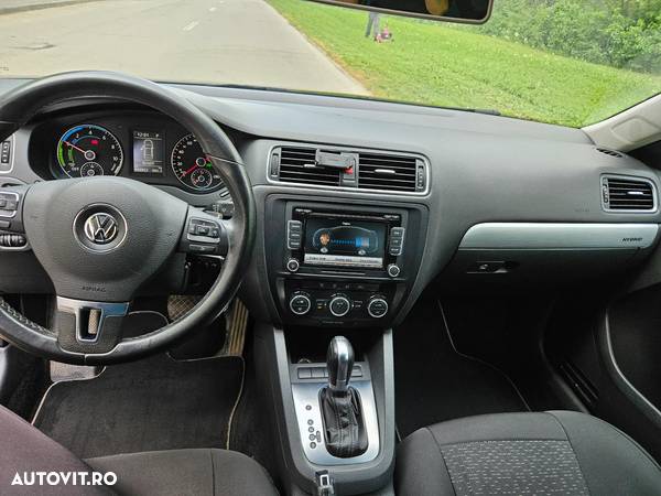 Volkswagen Jetta - 8