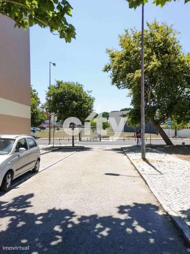 Lugar de estacionamento em recinto fechado - Grande imagem: 3/17