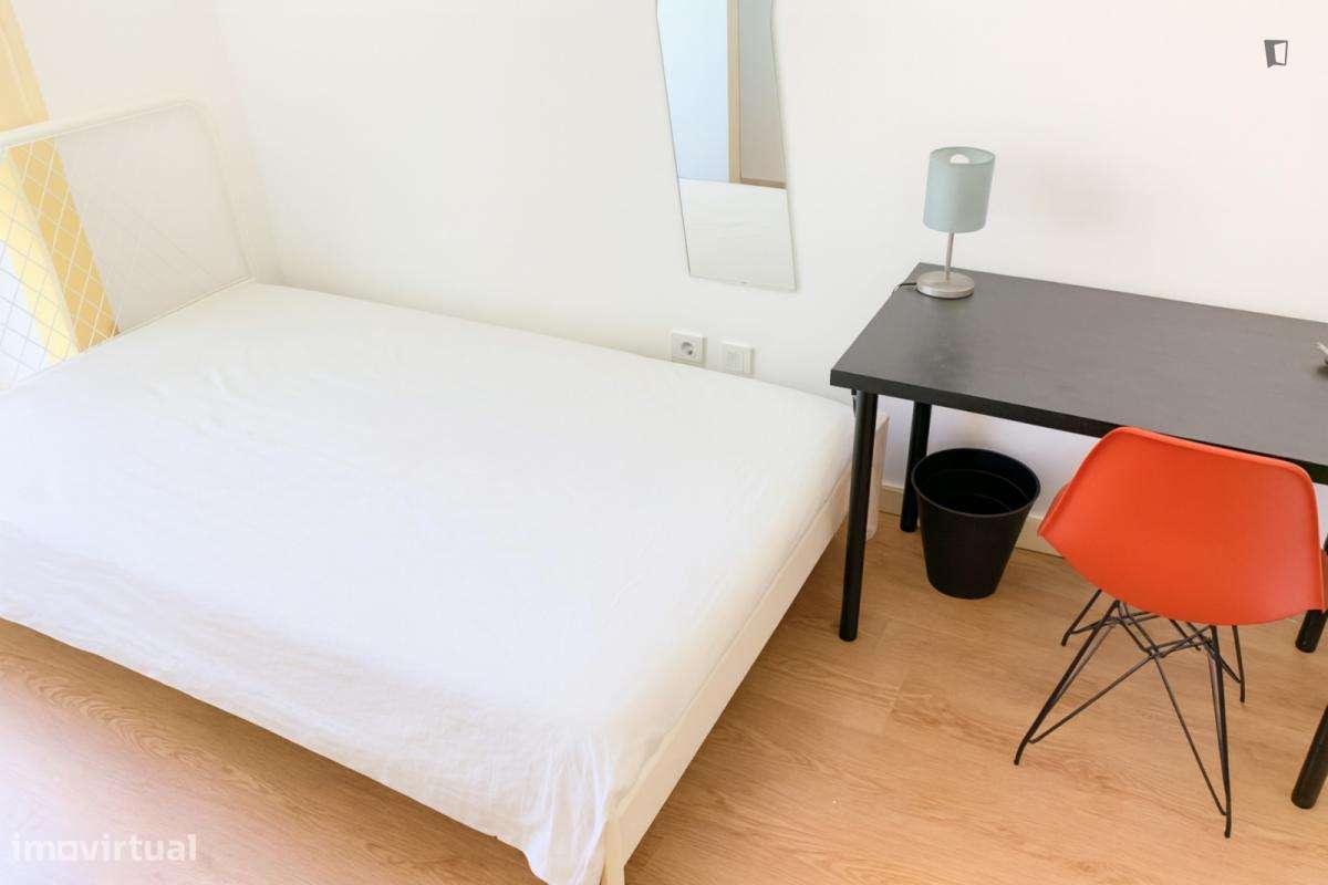 Quarto - localizado em Anjos Lisbon - Grande imagem: 2/10