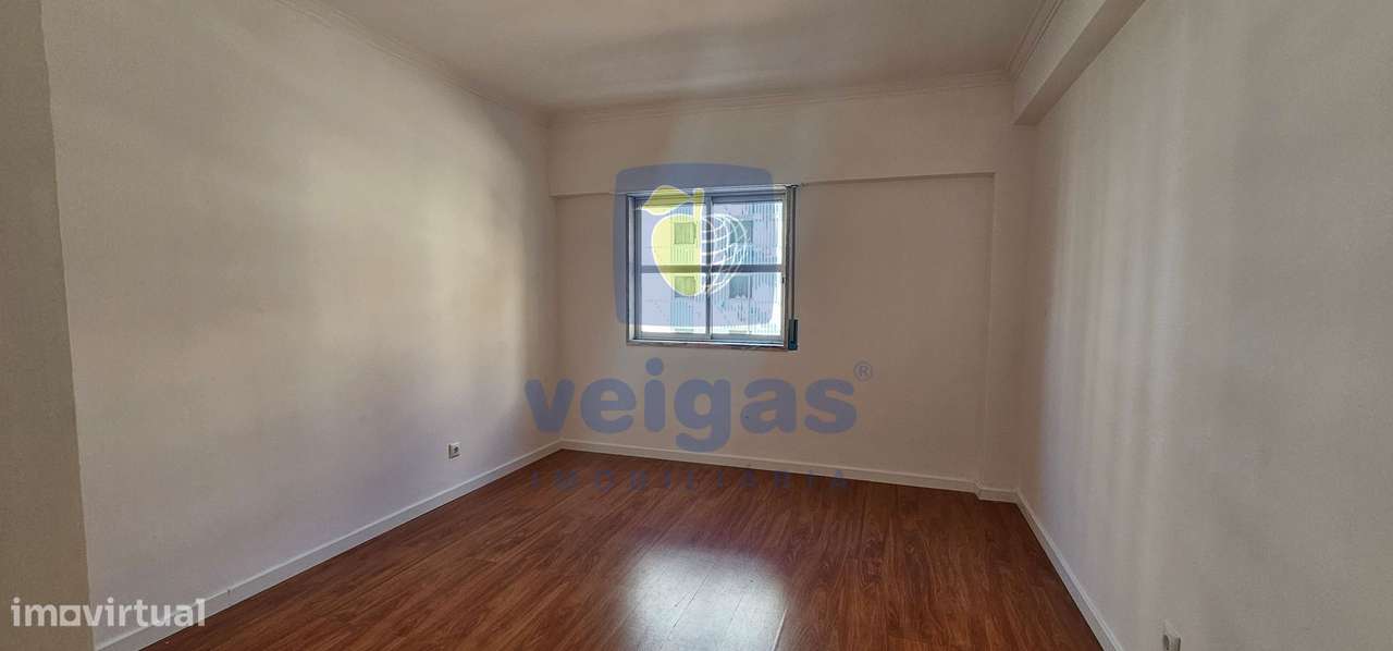 Apartamento T2 transf. em T3 Tapada das Mercês-4