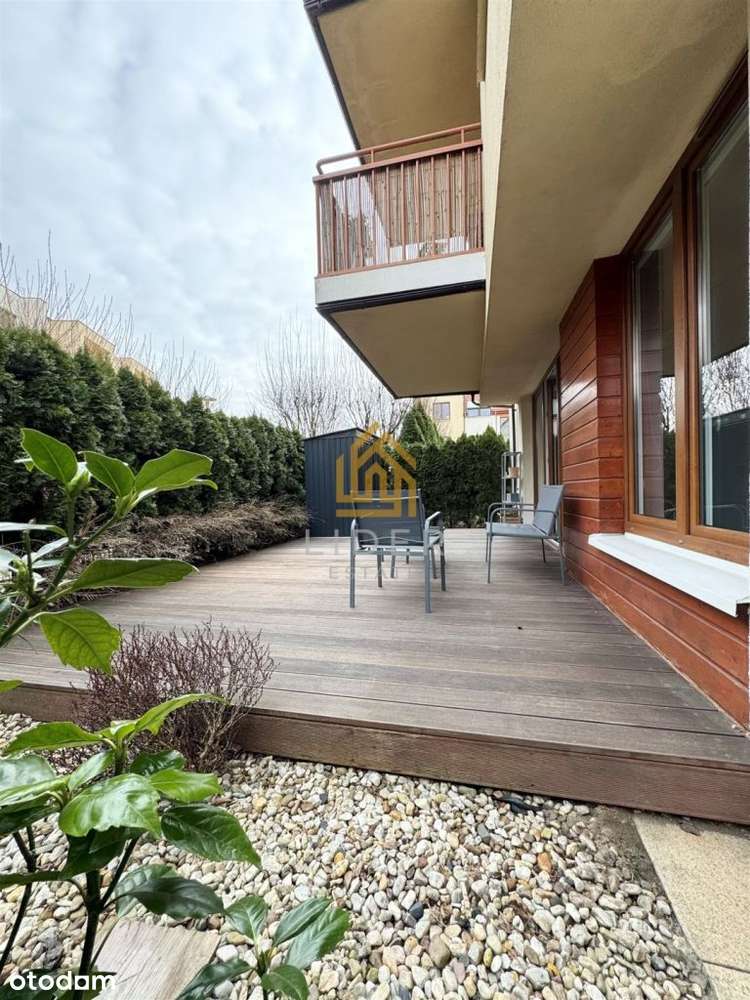 Apartament z prywatnym ogrodem-0