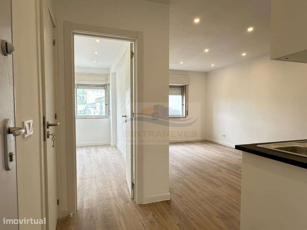 Fantástico T3 Totalmente Remodelado com elevador e varanda - Av dos... - Grande imagem: 3/27