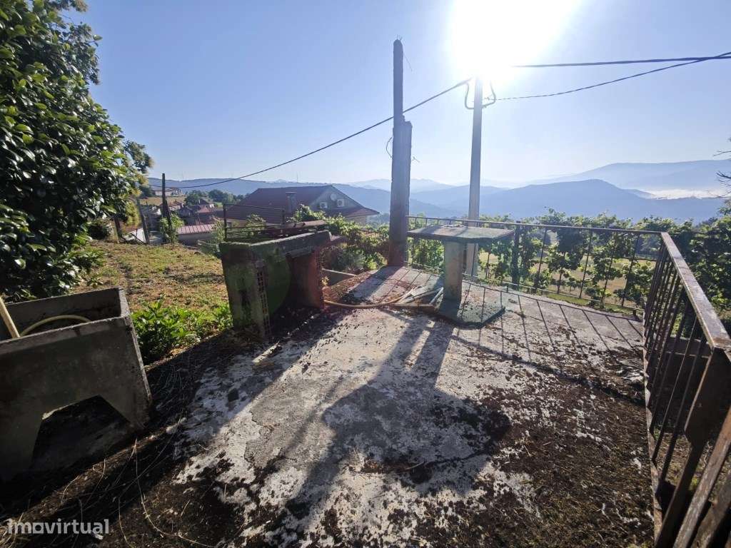 Moradia T3 com terreno em Vilar de Cunhas-22