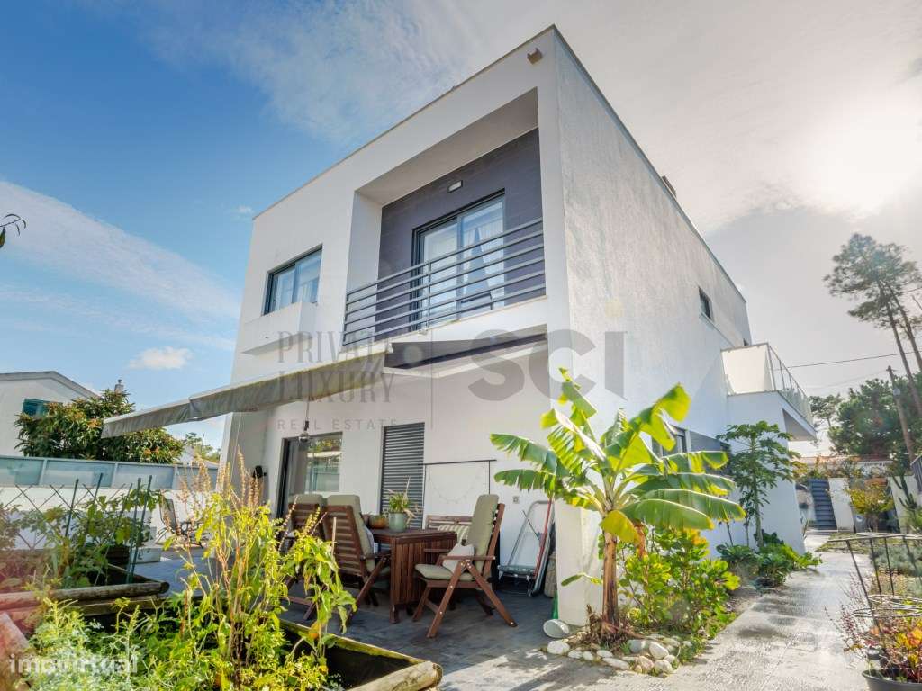 Moradia T4 na Aroeira, contemporânea com piscina e cave-49