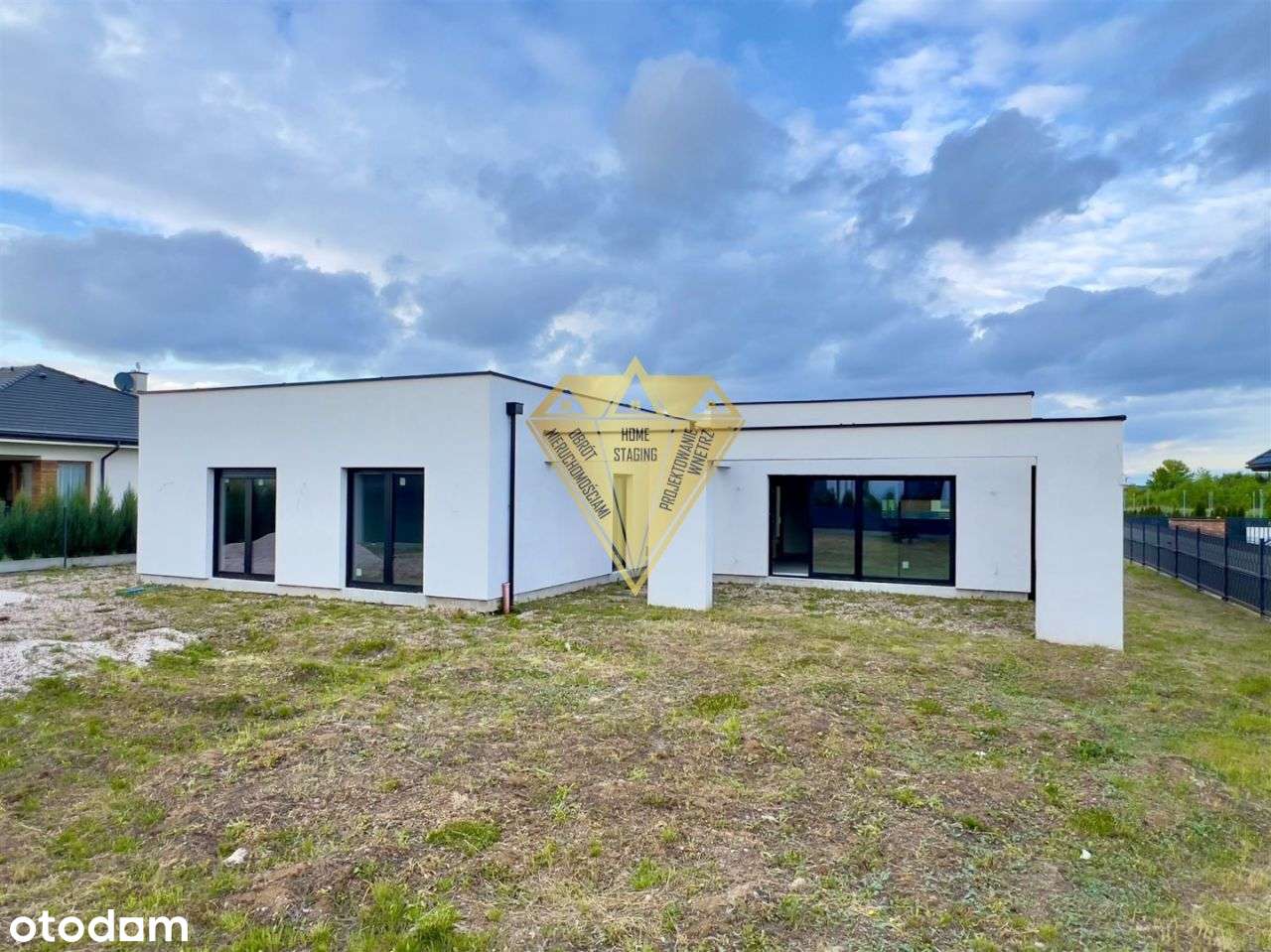 Dom przyszłości przy lesie - Smart, 4 garaże, styl-4