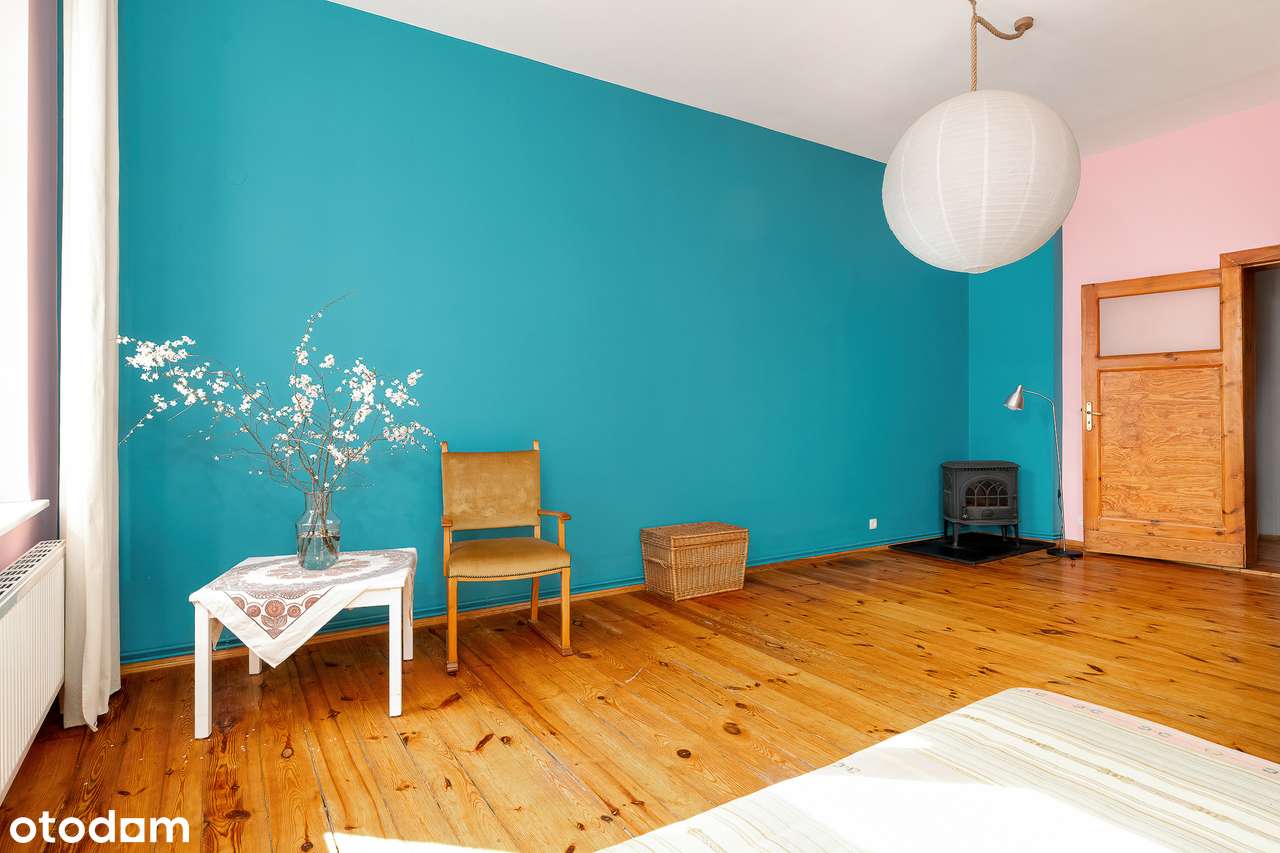 Trzystronne, z balkonem i piwnicą, przy tramwaju-10