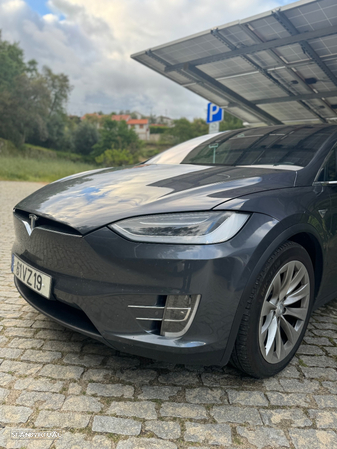 Tesla Model X 75D - 12