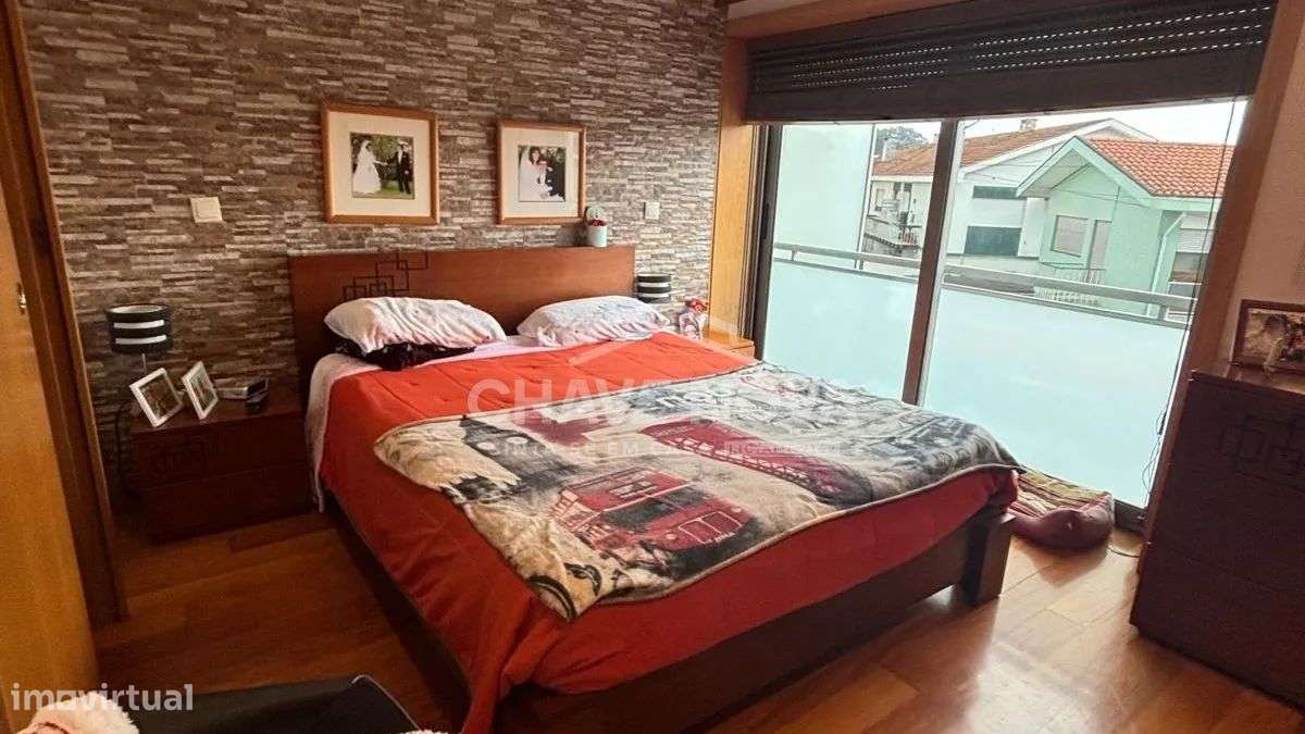 Excelente Moradia T3+1 à venda, apenas a 200 metros de Santo Ovídio.-5