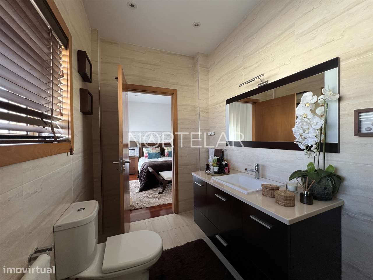 Moradia T3 com jardim e 3 frentes em Famalicão-27