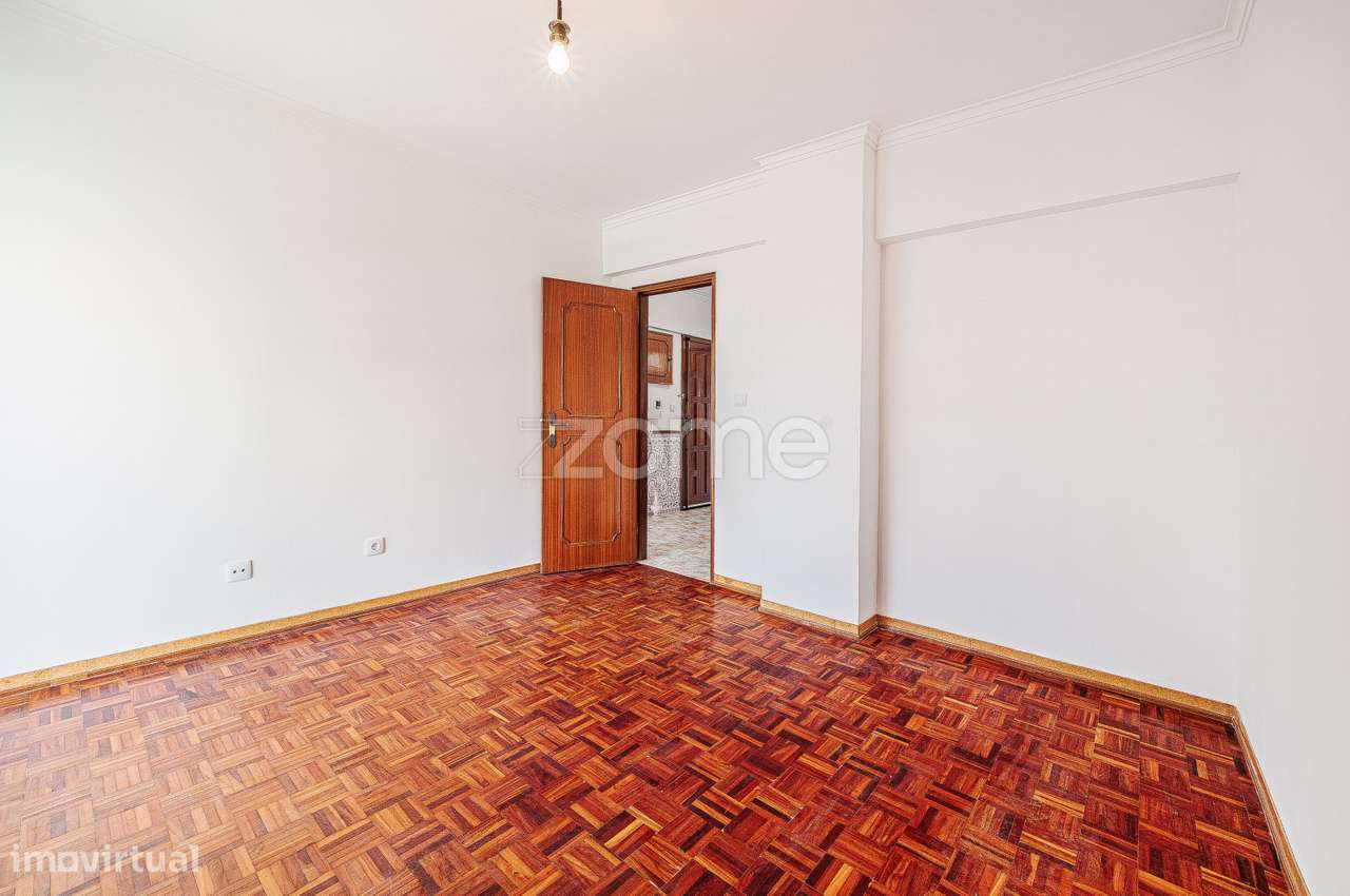 Apartamento T2 na Tapada das Mercês-18